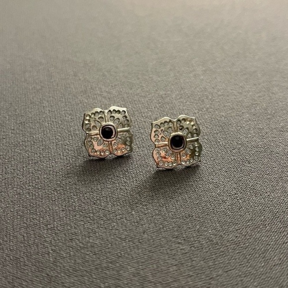 Flower Earrings with black stone